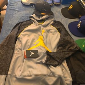 Brand New Air Jordan Therma-fit Pull Over Hoodie Boys (10-12yrs)
